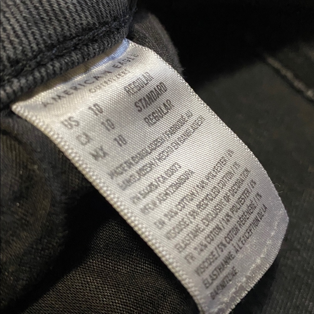 American Eagle Curvy Mom Jeans - Picture 3 of 5